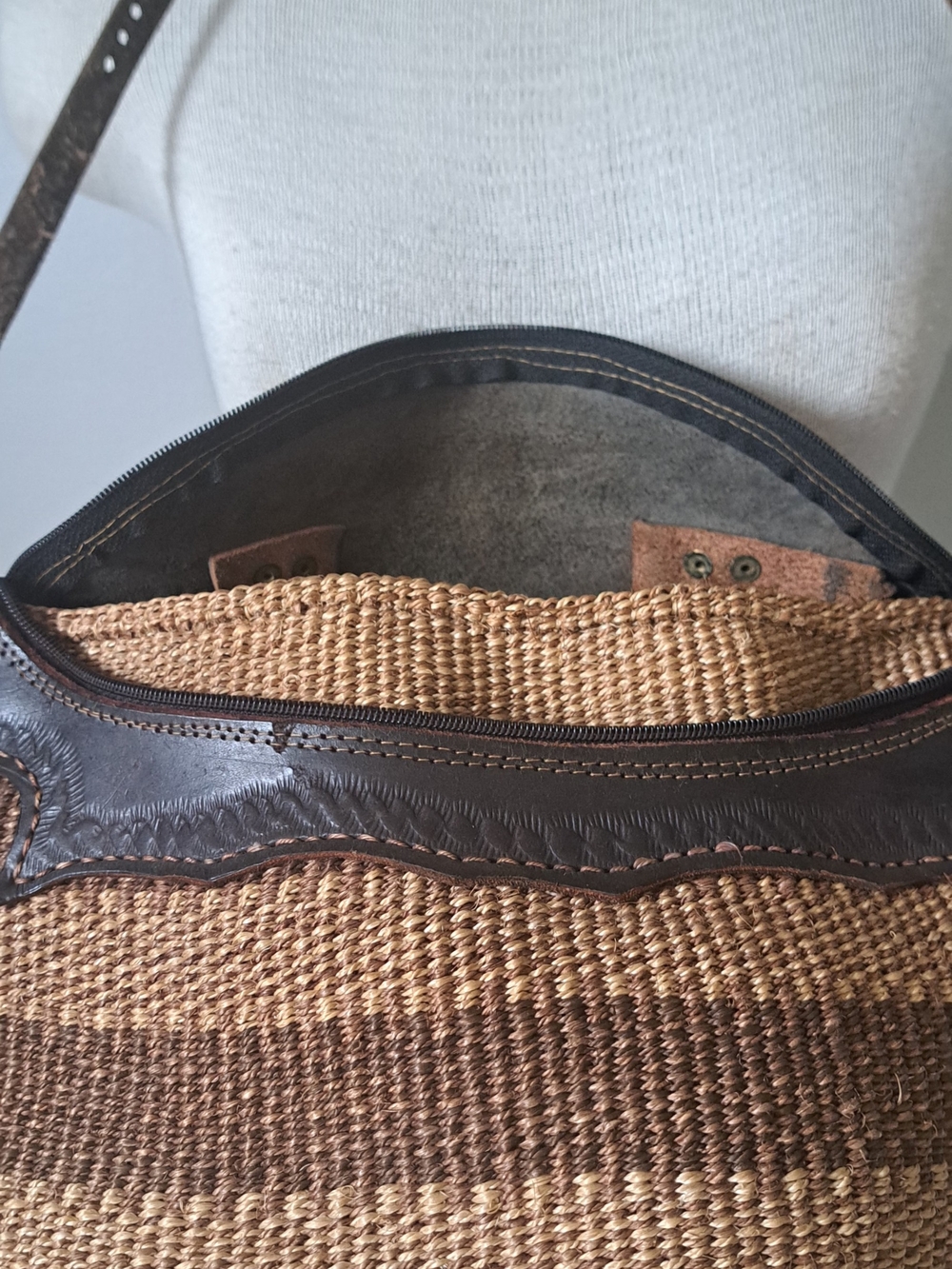 VTG Sisal leather crossbody bucket bag hand tooled Handbag rustic Bohemian Artsy - Picture 6 of 16